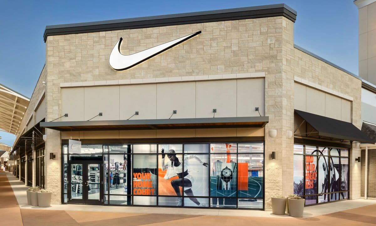 Nike ১৫% পড়ল: শুল্ক, চীন এবং একটি পুনরুত্থান যা আসছে না
