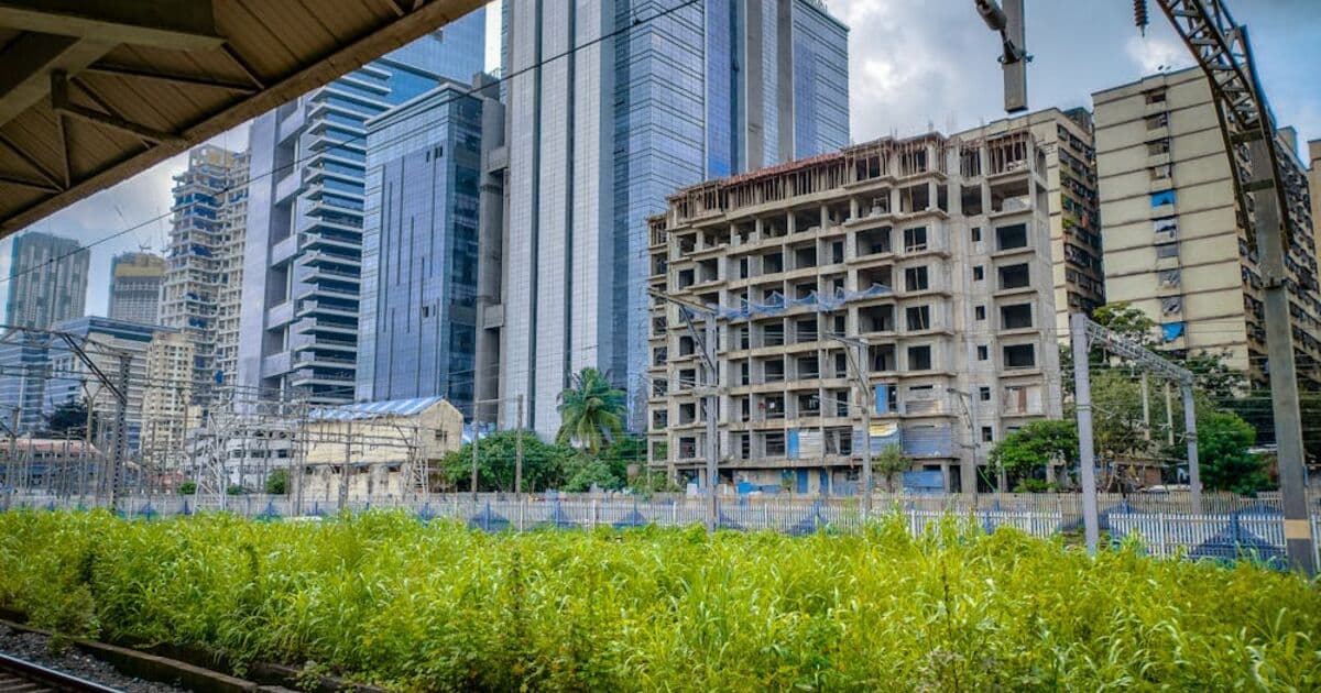 RBI Pinanatili ang 5.25% na Rate: Estratehiya sa Indian Market sa Gitna ng Oil Shock