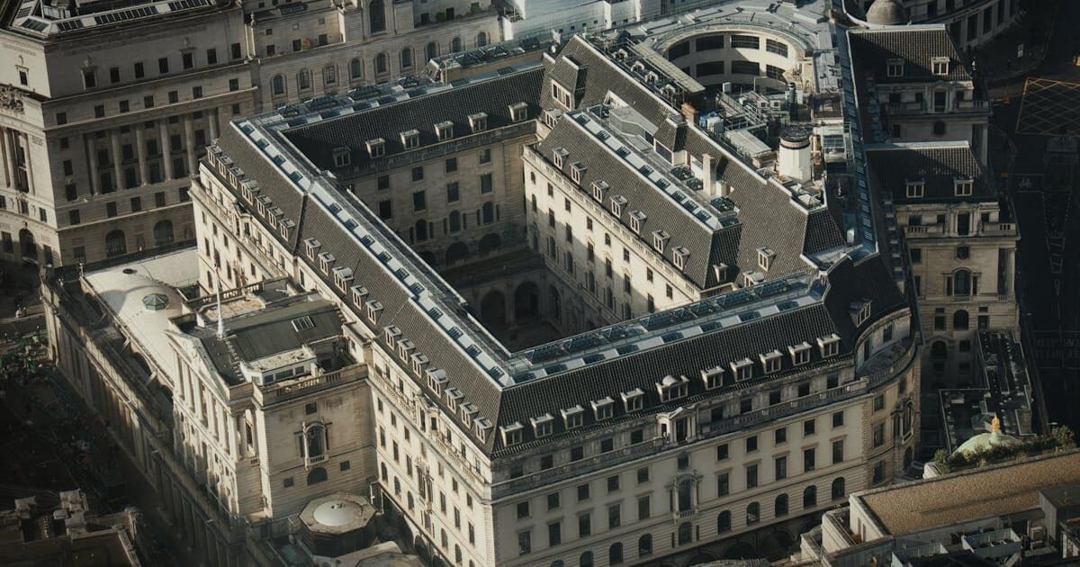 Ciclo de Corte da Selic 2026: Cronograma Completo e Como Investir em Cada Fase