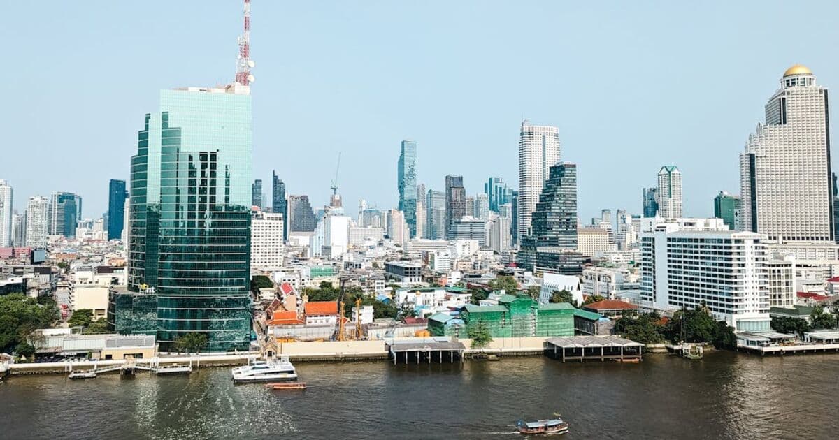 SET Index Tumaas ng 14% sa Q1 2026: Mga Oportunidad sa Thai Tourism at Banking Stock