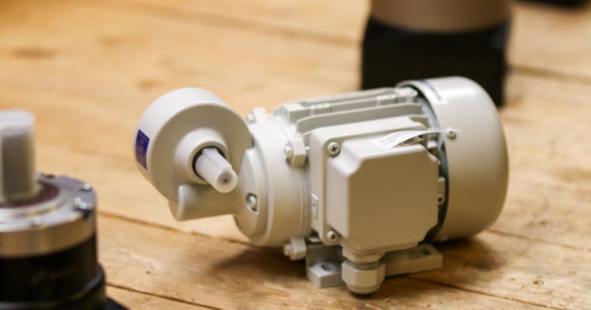 WEG cai: por que a gigante industrial brasileira segue em queda?